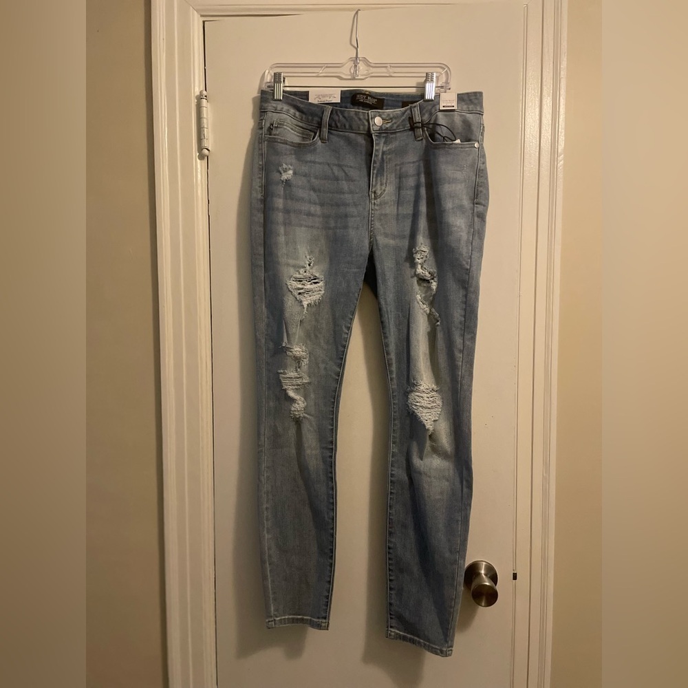 Judy Blue NWT Distressed Skinny Fit Jean Light Blue Size 32